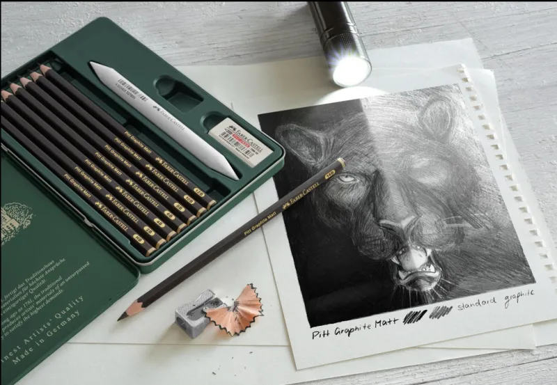 Faber-Castell Set 11 creioane grafit ultra mat Pitt Mat in cutie metal 