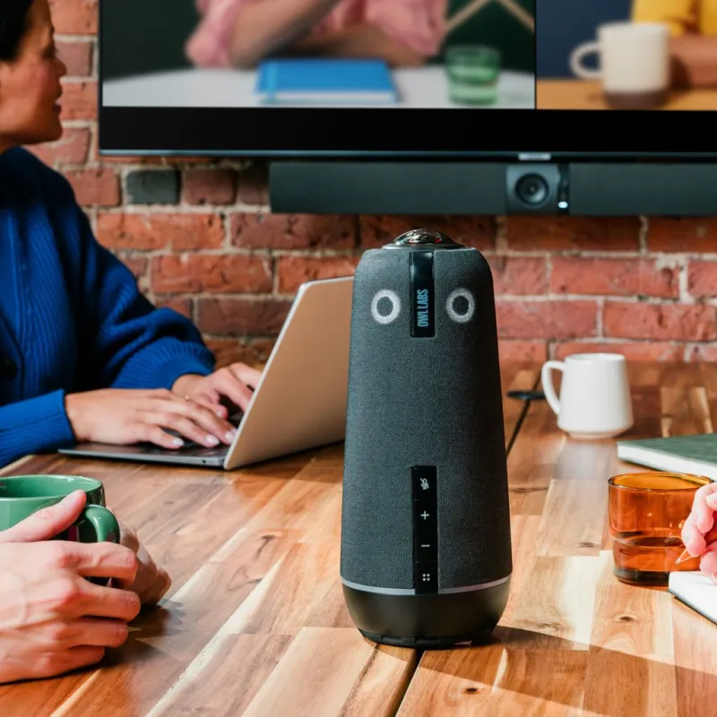 Owl Labs Meeting Owl 4 Plus si Owl Bar, kit videoconferinta 4K 