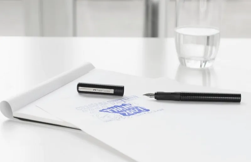 Faber-Castell Stilou scolar cu penita M si 6 cartuse pentru elevi 