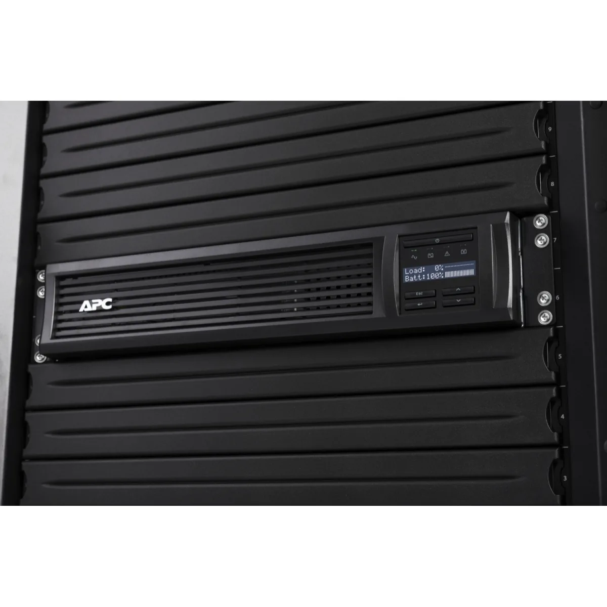 APC Smart UPS 3000VA/ 2700W Line interactive Sinusoida pura Rack 2U iesiri 8x C13 angle