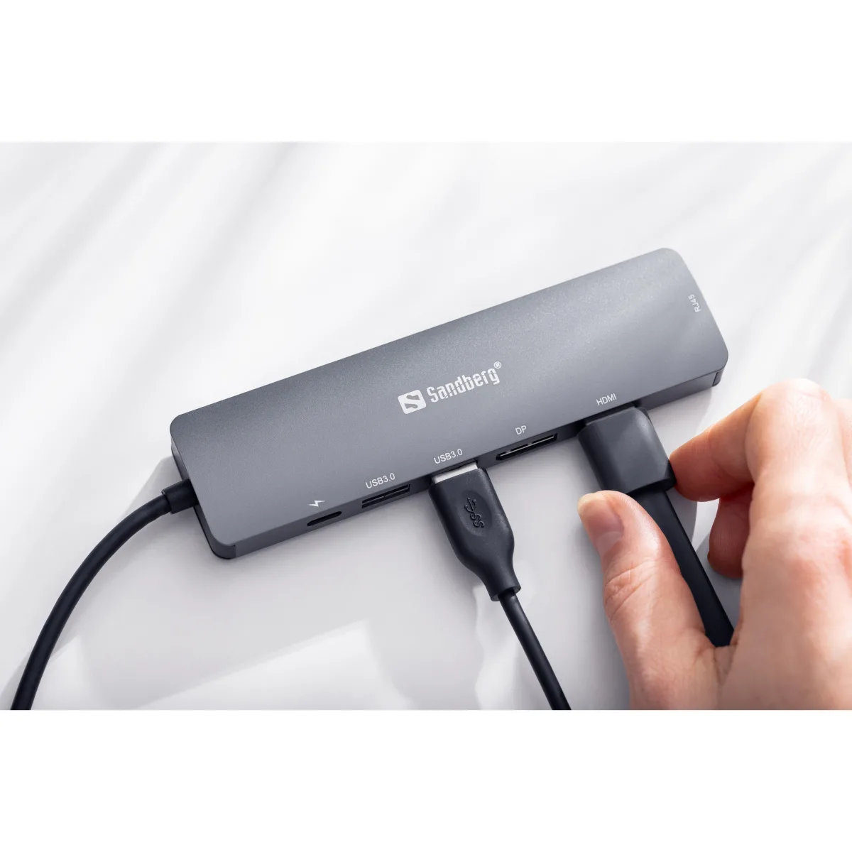 Sandberg USB-C 8K Display Dock SST/MST - 1 x HDMI, 1 x DisplayPort, 1x RJ45, 2 x USB 3.0 angle