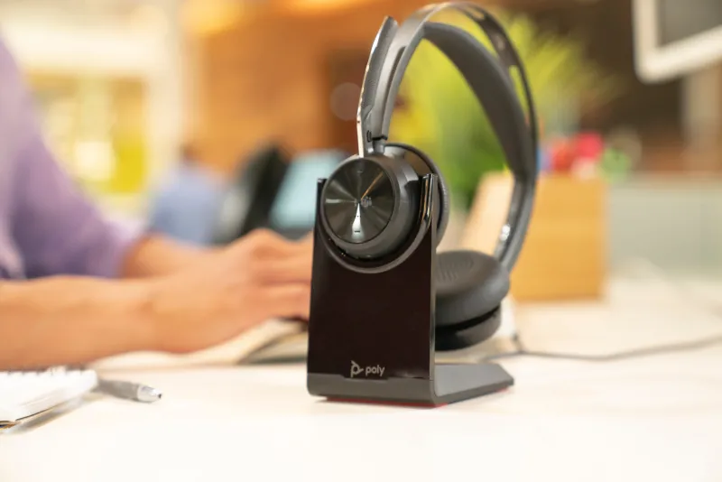 HP Poly Casca Voyager Focus 2 -M cu suport de incarcare, Binaural, On-Ear, USB-C/A 
