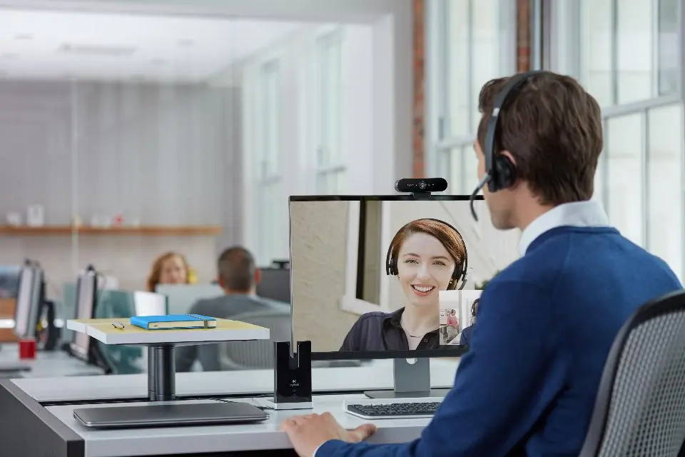 Logitech Brio Webcam 4K Ultra HD 30fps, 5x digital zoom, RightLight 3 HDR lifestyle