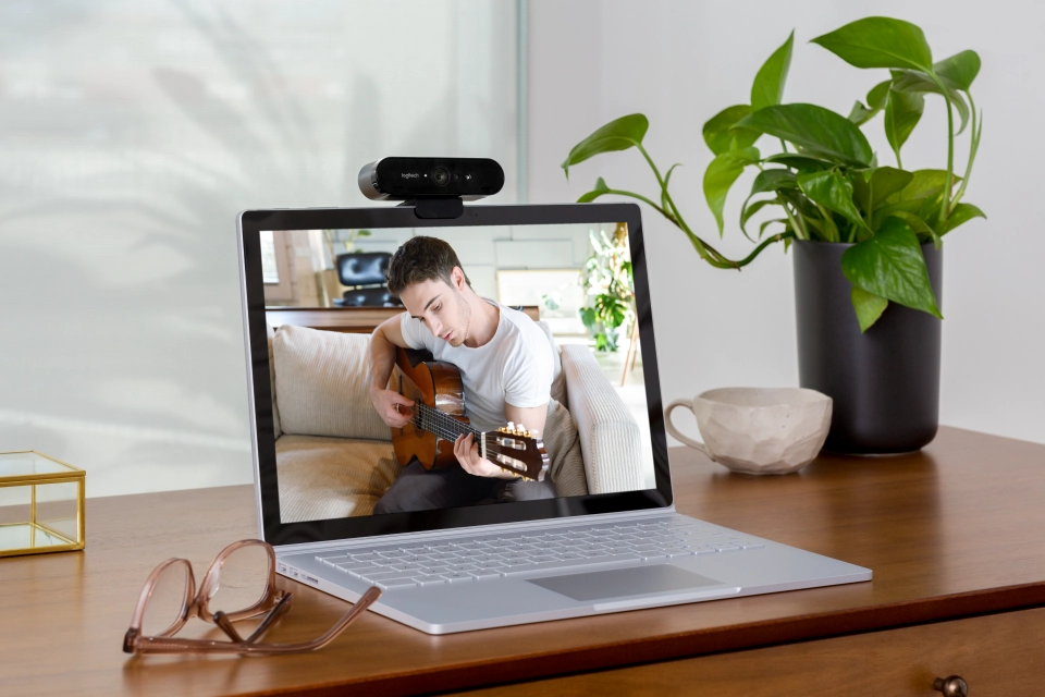 Logitech Brio Webcam 4K Ultra HD 30fps, 5x digital zoom, RightLight 3 HDR lifestyle