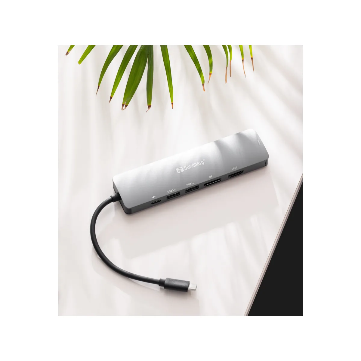 Sandberg USB-C 8K Display Dock SST/MST - 1 x HDMI, 1 x DisplayPort, 1x RJ45, 2 x USB 3.0 angle