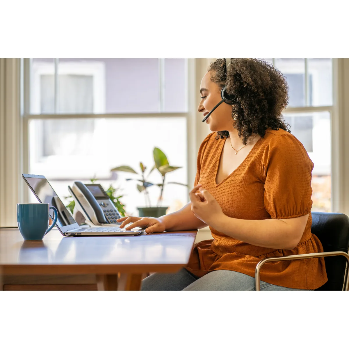 HP Poly Voyager 4320-M UC stereo USB-C Teams (77Z30AA) lifestyle