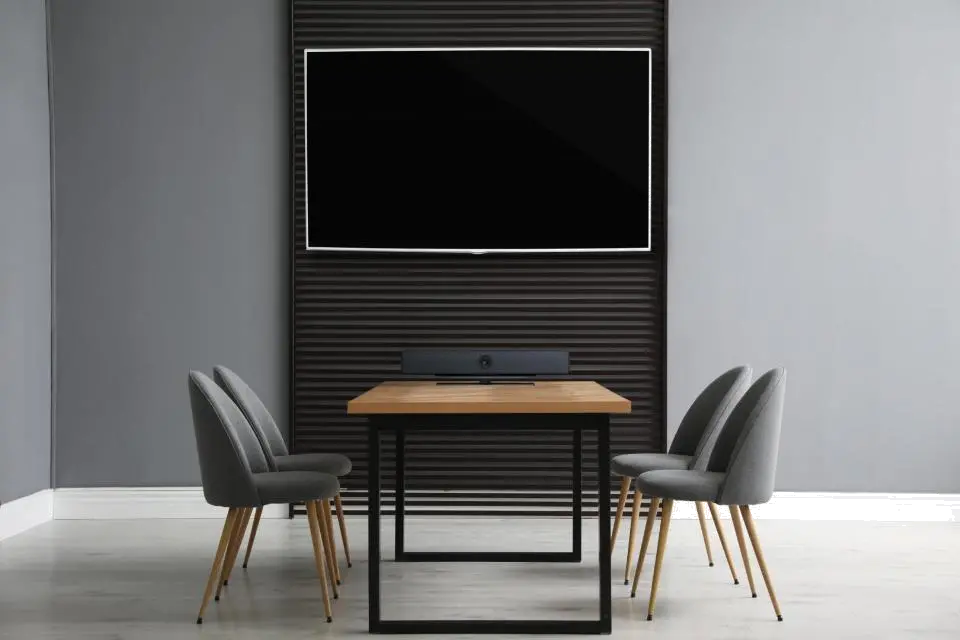 Axtel Videobar AX-4K-VB 4K, unghi 120 grade, 5 microfoane, USB-A lifestyle