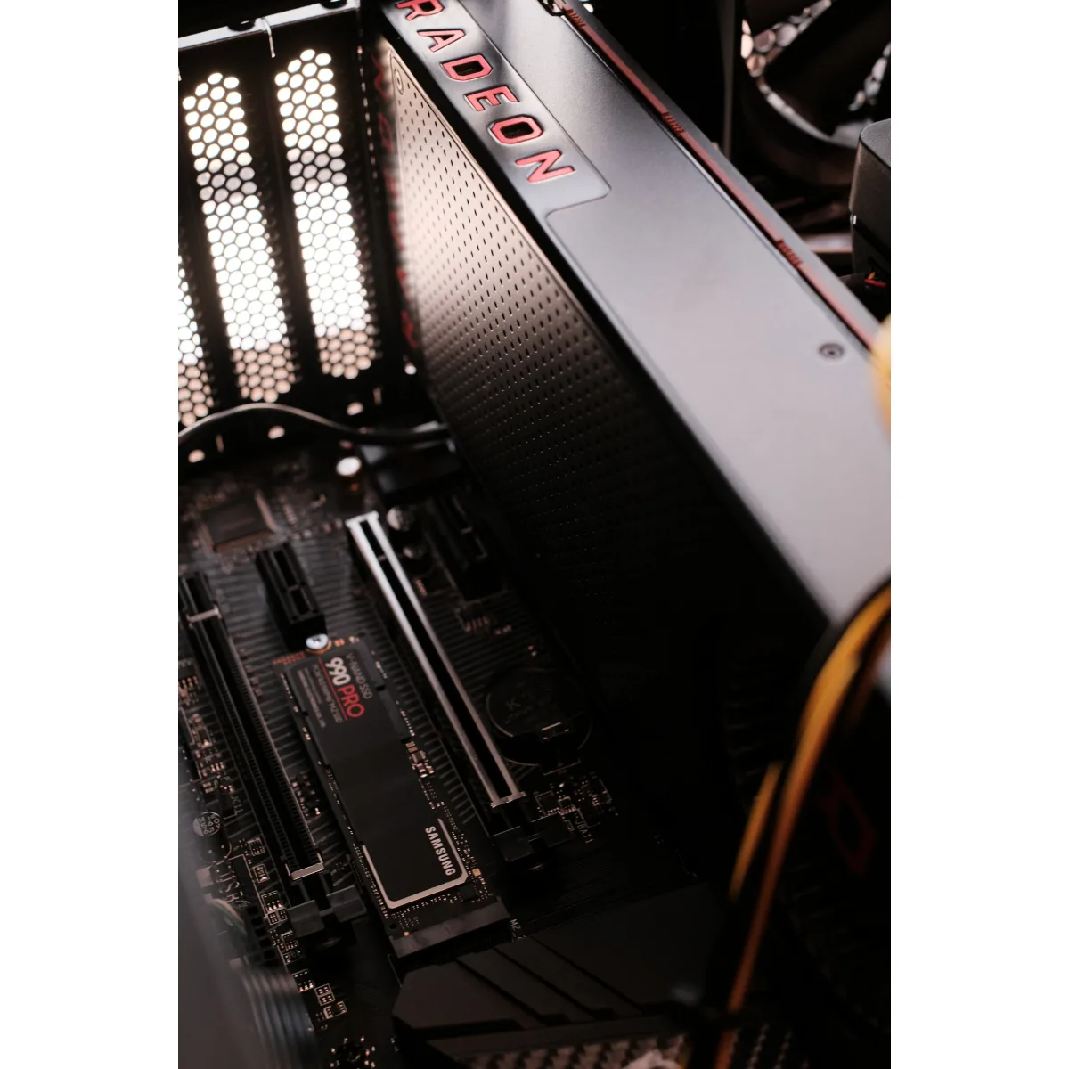 Samsung 990 PRO SSD 1TB, NVMe 2.0 M.2 2280 PCIe Gen 4.0 x 4, R/W speed:7450/6900 MB/s angle