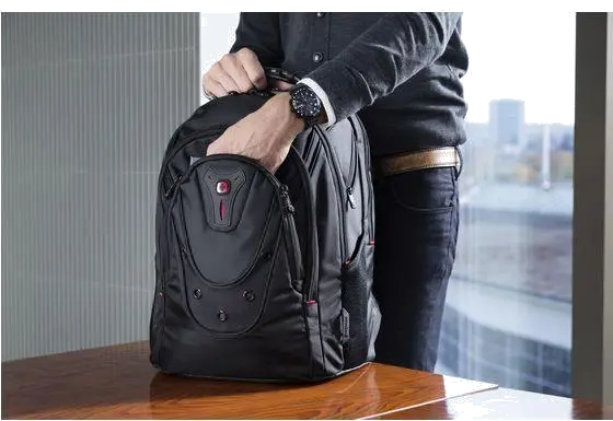 Wenger Rucsac pt. laptop Ibex Slimline 16" lifestyle