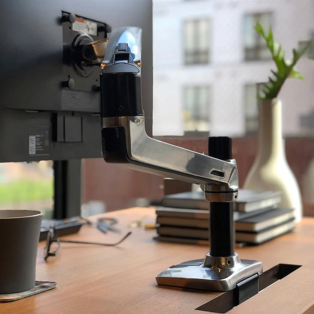 Ergotron Brat monitor pt. birou LX Desk Mount LCD arm, aluminiu polisat lifestyle