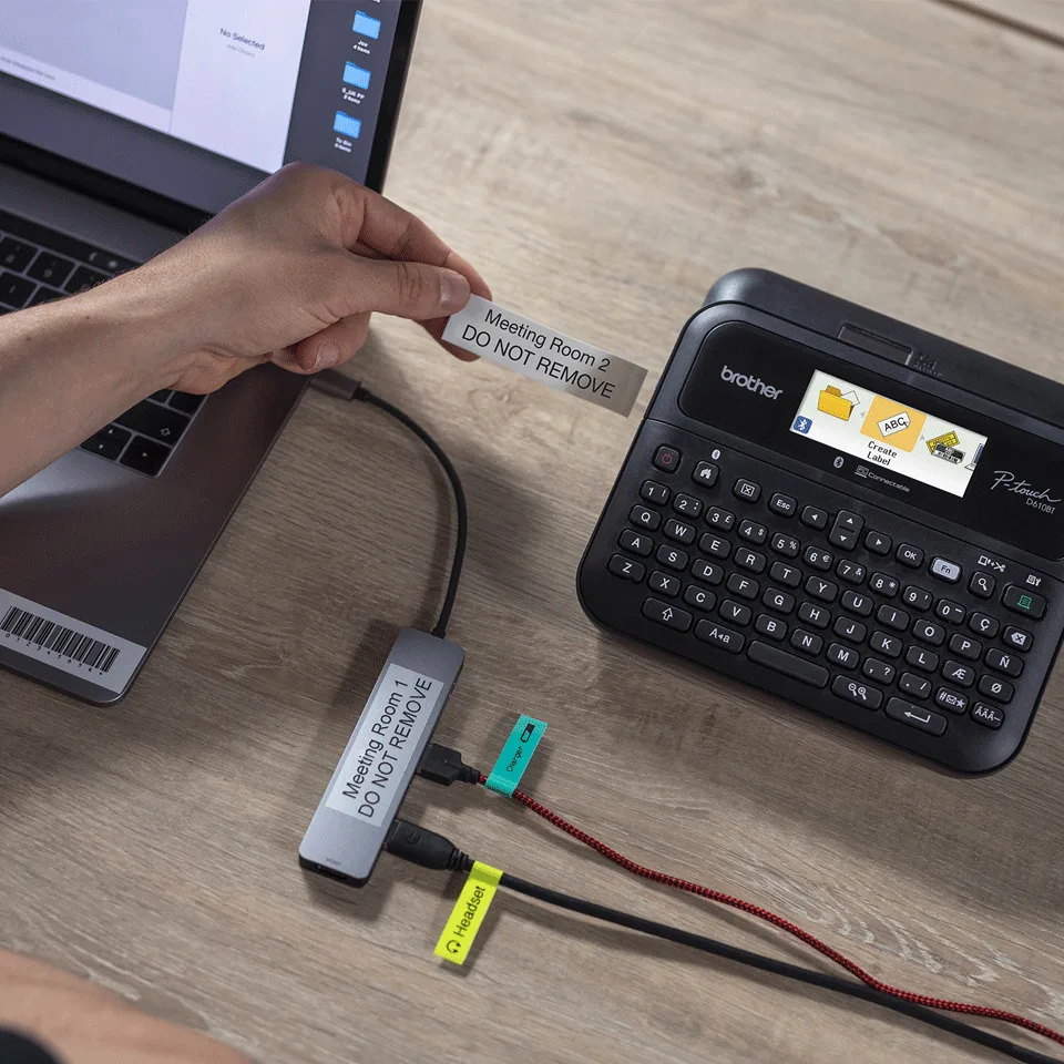Brother Imprimanta etichete desktop PT-D610BTVP 180x360 dpi 30 mm/s USB Bluetooth angle